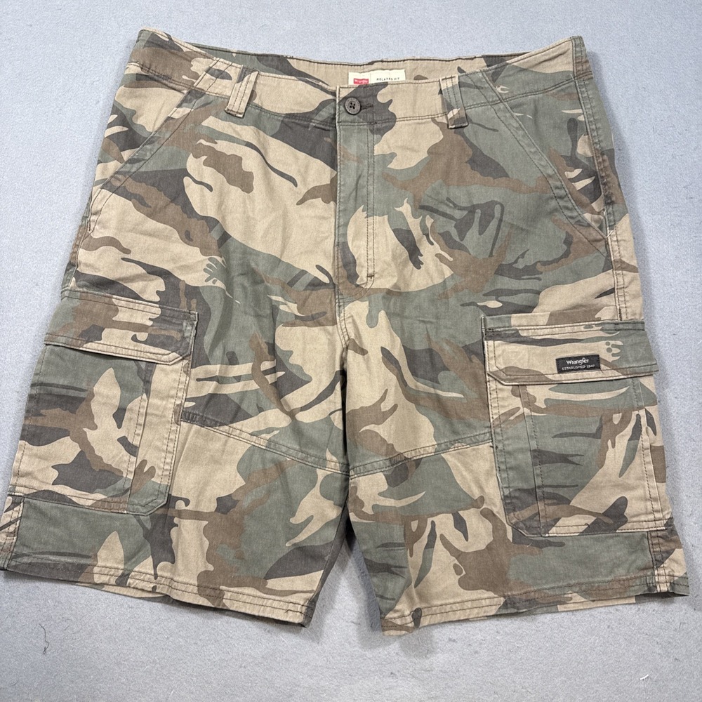Wrangler Relaxed MENS 38/ 10 inch Cargo Shorts w Stretch Olive Camo